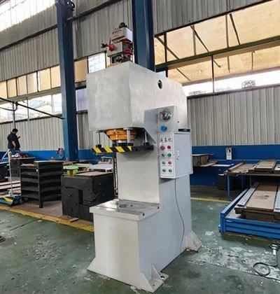 Ühe käe hüdrauliline ajakirjandus